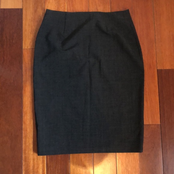 Club Monaco Grey Skirt - Picture 2 of 3